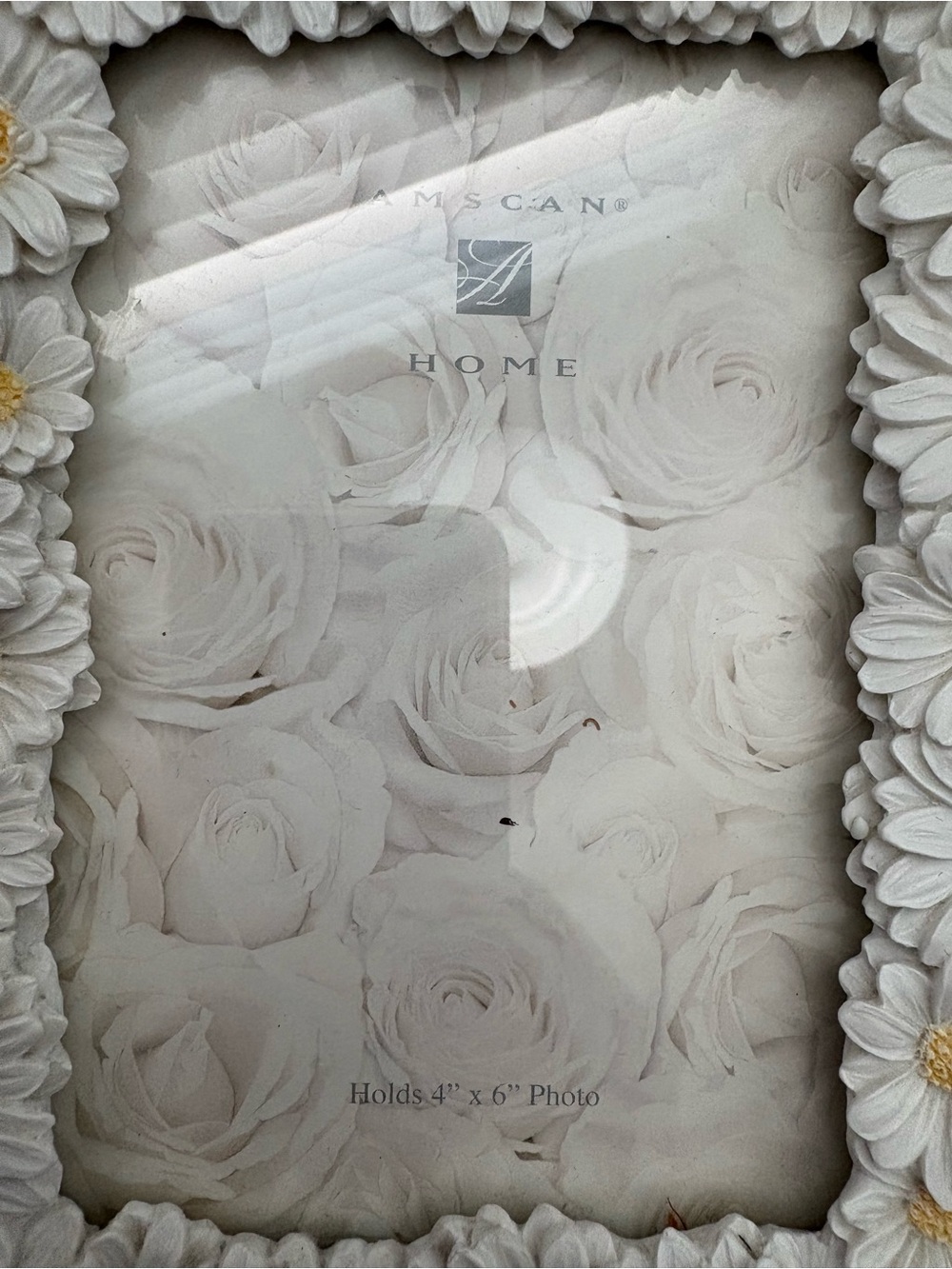 Daisy Accent Photo Frame - White and yellow 4 x 6 photo - Picture 3 of 4